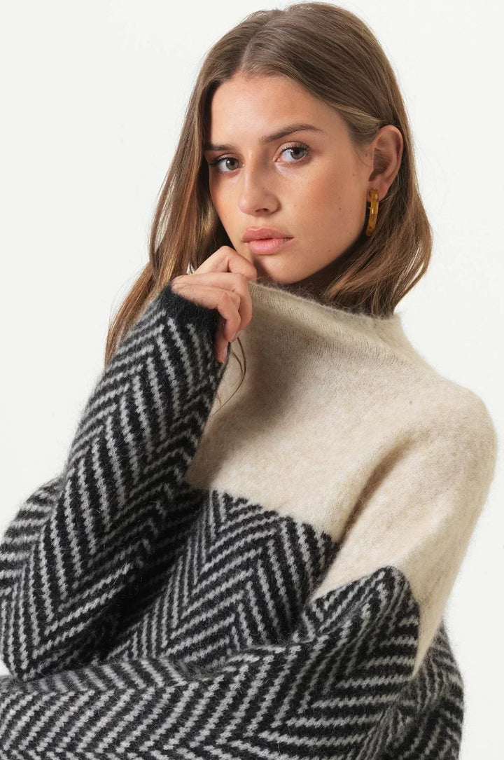 Gia™ - Premium Cashmere Turtleneck